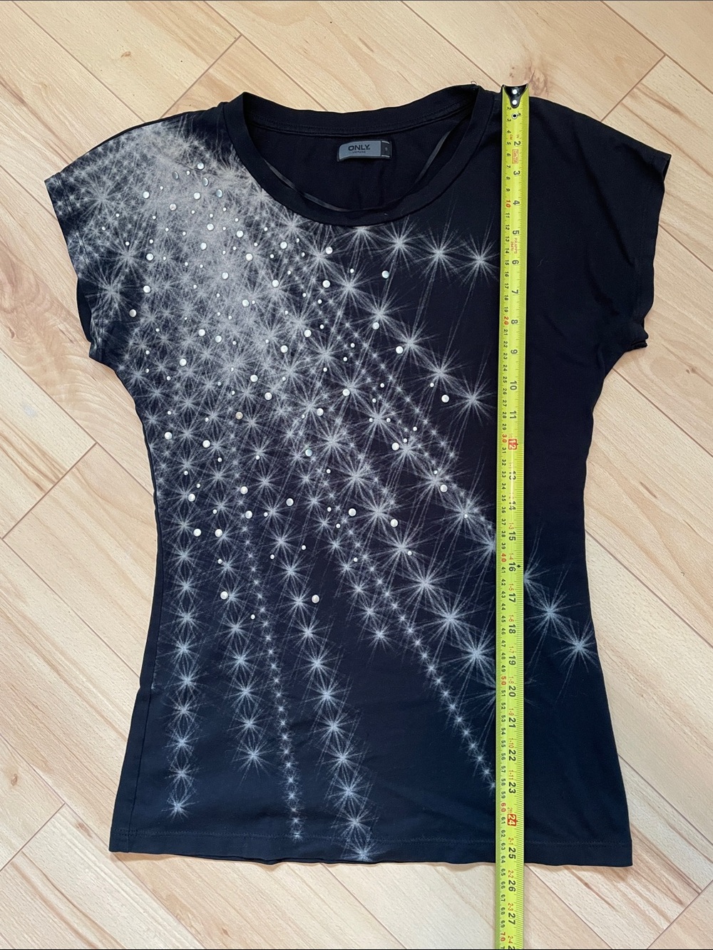 Only Women’s Sz S Black Short Sleeve Tee with Silver Starburst Print - Picture 4 of 5